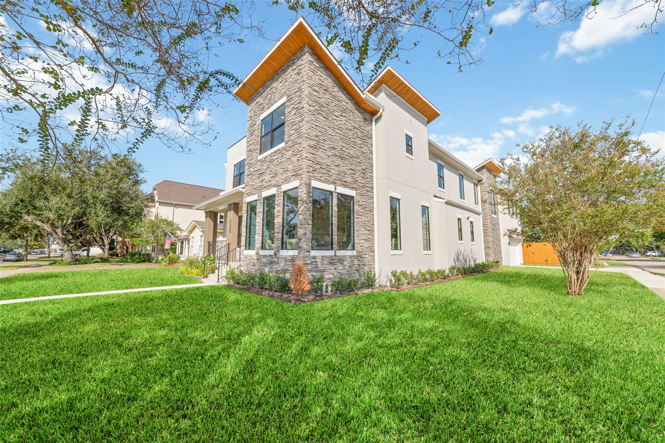 5200 Beech Street Bellaire, TX 77401 - Photo 4 of 50