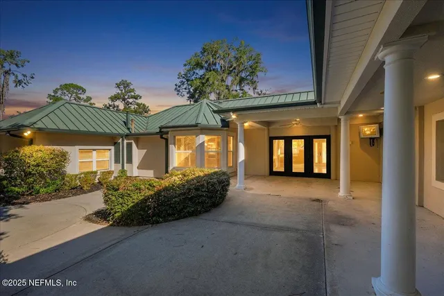 a view of a house with a entryway