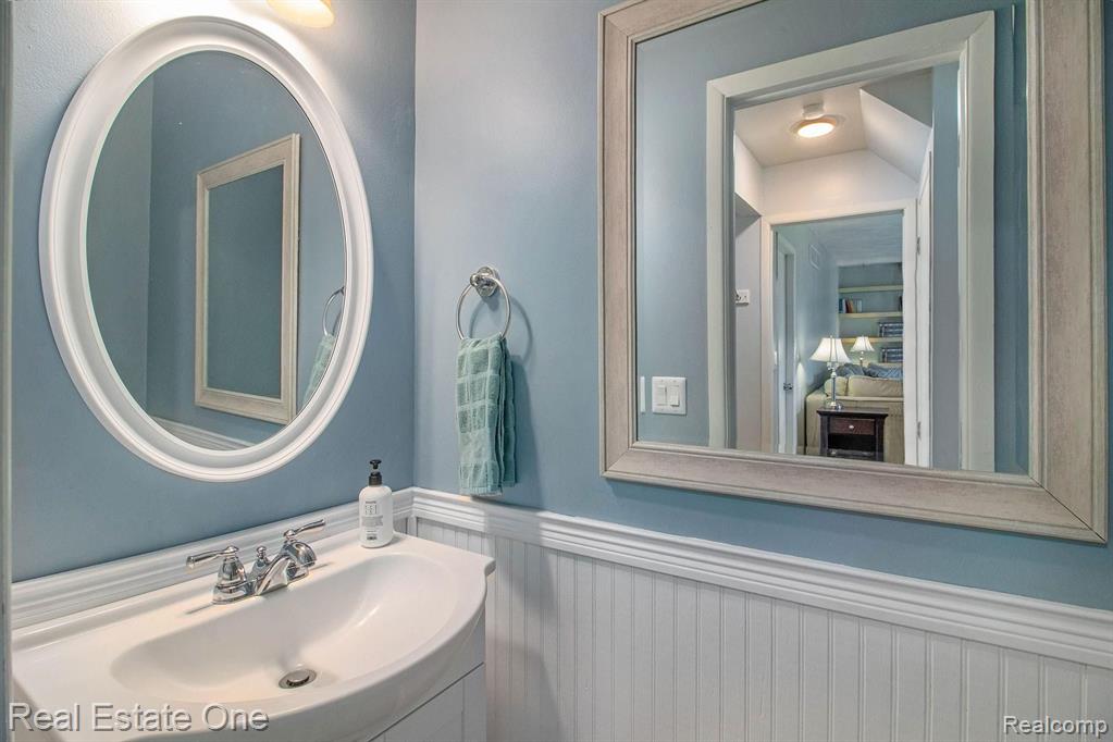 1296 Barneswood Lane Rochester Hills, MI 48306 - Photo 12 of 32