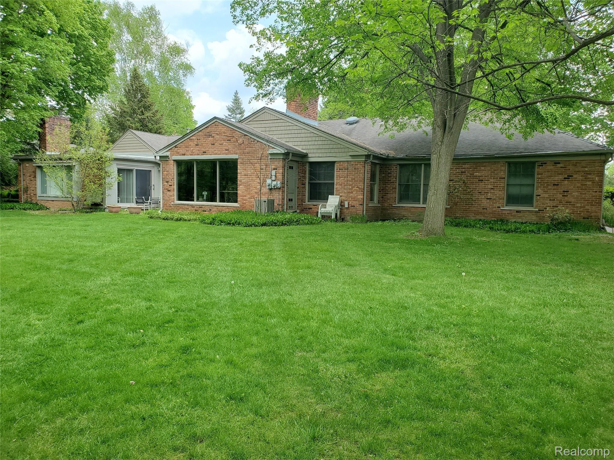 1230 Fox Chase Road Bloomfield Hills, MI 48301 - Photo 7 of 32 20210517_152118.jpg