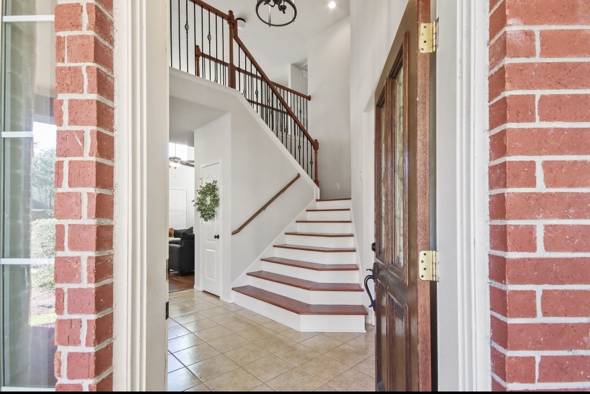 29803 South Legends Chase Circle Spring, TX 77386 - Photo 3 of 24