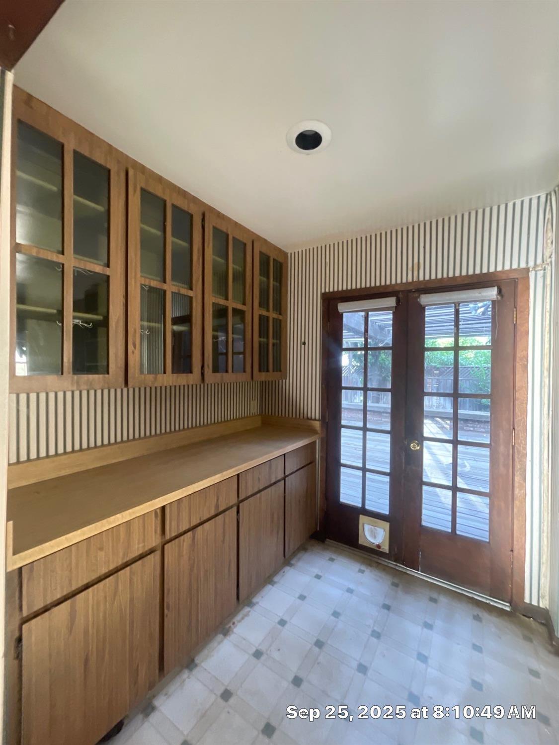 151 South Murdock Avenue Willows, CA 95988 - Photo 6 of 19 an empty room with windows