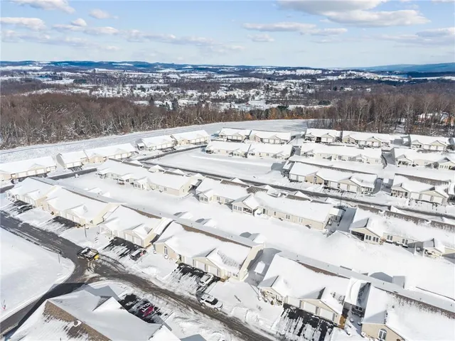 $319,900 | 504 Sunview Circle, Latrobe, PA 15650