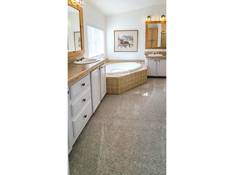 6710 Jake Road Klamath Falls, OR 97601 - Photo 20 of 37 Bathroom, Attached