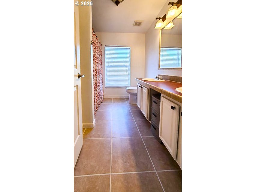 6710 Jake Road Klamath Falls, OR 97601 - Photo 23 of 37 Bathroom