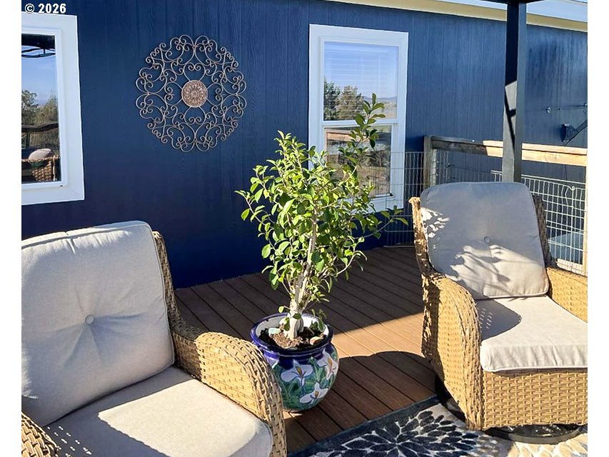 6710 Jake Road Klamath Falls, OR 97601 - Photo 27 of 37 Deck