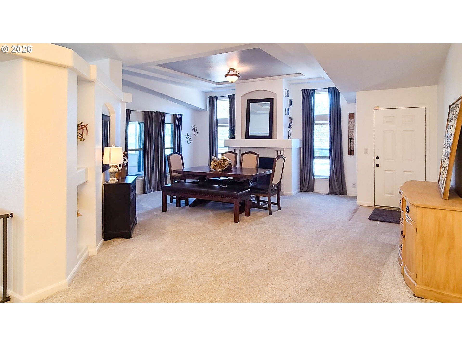 6710 Jake Road Klamath Falls, OR 97601 - Photo 4 of 37 Living Room/Entrance