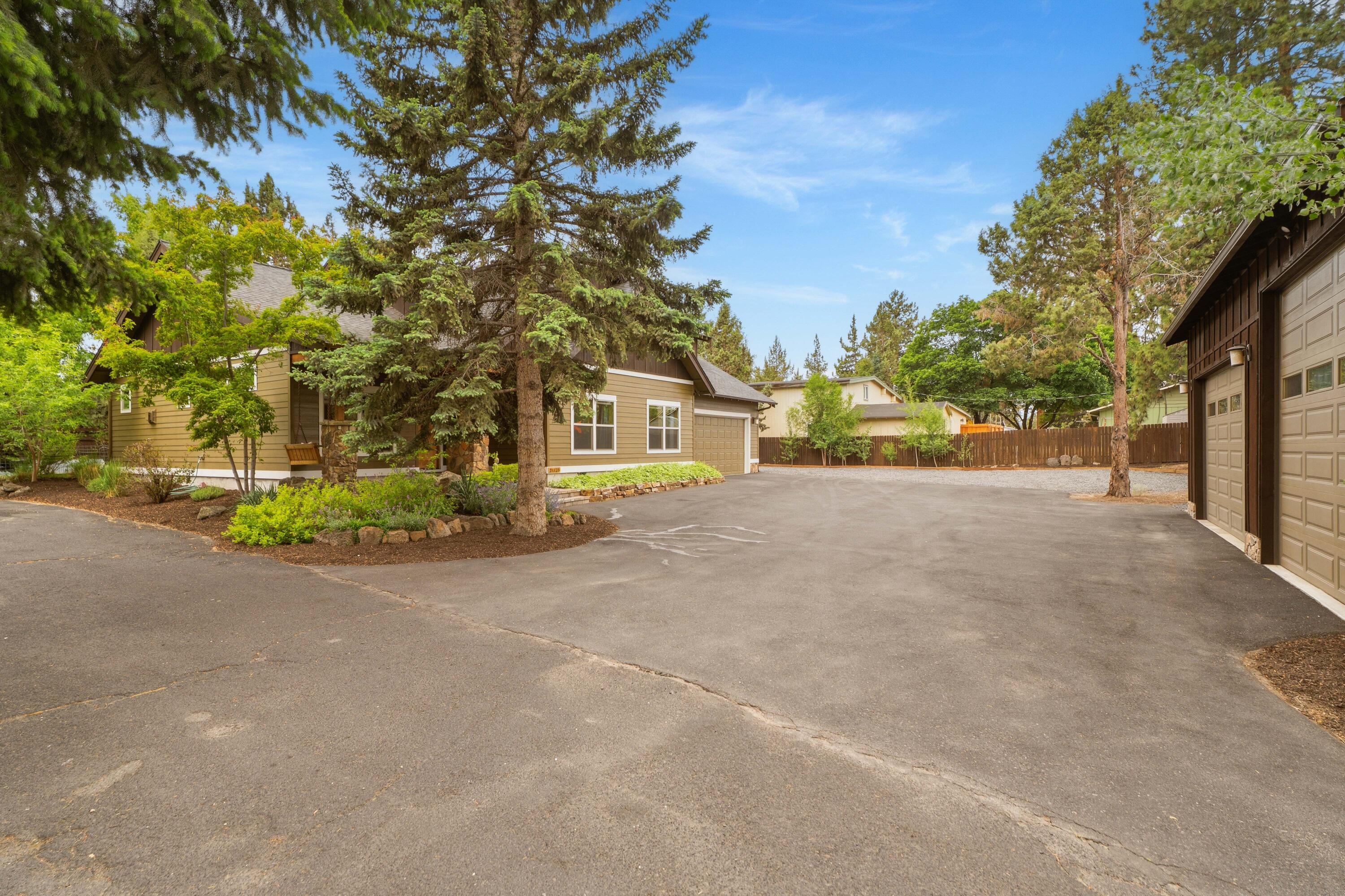 21125 Bear Creek Road Bend, OR 97702 - Photo 50 of 71