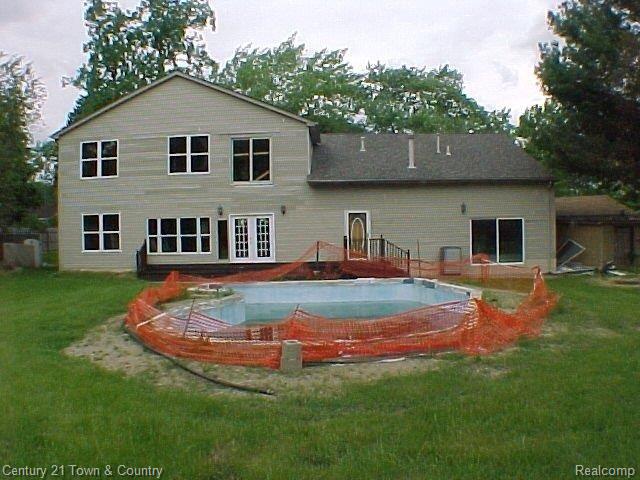 636 Creston Road Troy, MI 48085 - Photo 21 of 23 Back of House 2