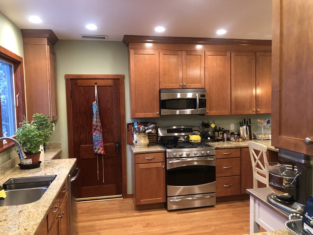 12-14 Warwick Road, Unit 14 Belmont, MA 02478 - Photo 13 of 28 Gallery Image 13