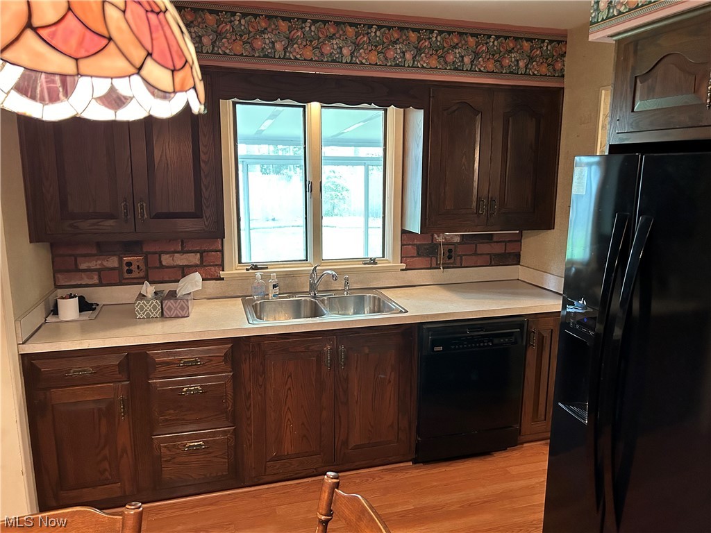 419 High Meadow Road Amherst, OH 44001 - Photo 7 of 27 Kitchen