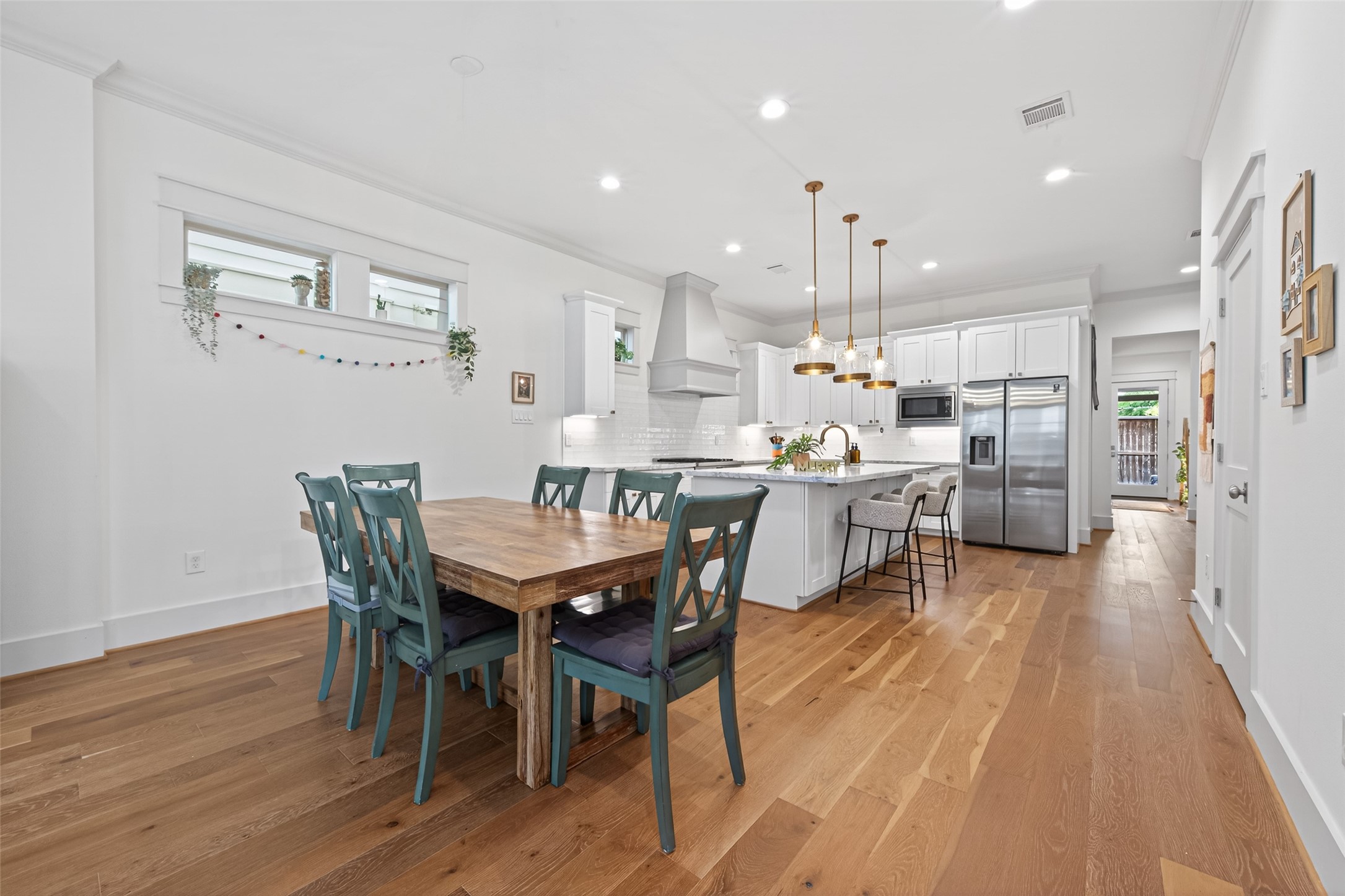 515 West 25th Street Houston, TX 77008 - Photo 7 of 35 Dining area offers a warm, inviting setting with the continuation of the 5” French oak wood floors, and a seamless connection to the chef’s kitchen—perfect for everyday meals or entertaining.