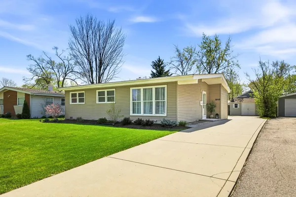 $429,000 | 2117 Grouse Lane, Rolling Meadows, IL 60008