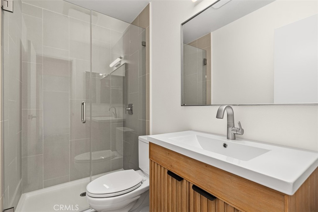 12200 Montecito Road, Unit K206 Seal Beach, CA 90740 - Photo 20 of 37 Primary bathroom.