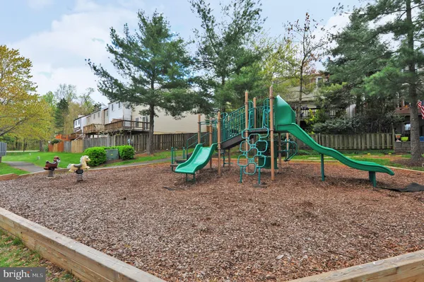 $2,700 | 2844 Yarling Court, Falls Church, VA 22042