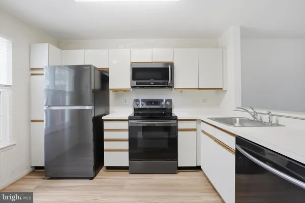 $2,700 | 2844 Yarling Court, Falls Church, VA 22042