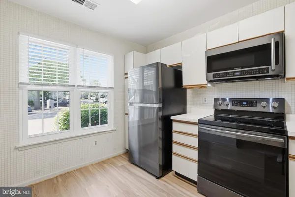 $2,700 | 2844 Yarling Court, Falls Church, VA 22042