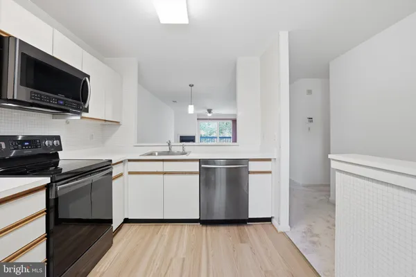 $2,700 | 2844 Yarling Court, Falls Church, VA 22042