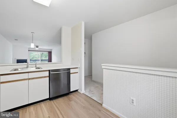 $2,700 | 2844 Yarling Court, Falls Church, VA 22042
