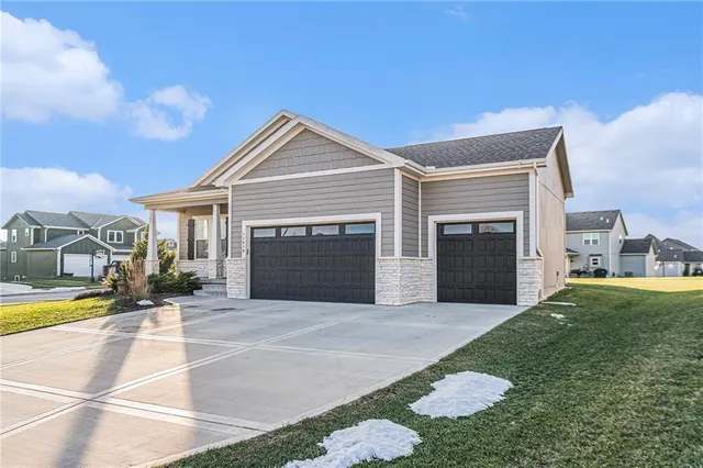 $525,000 | 11410 Bluestem Drive, Kearney, MO 64060