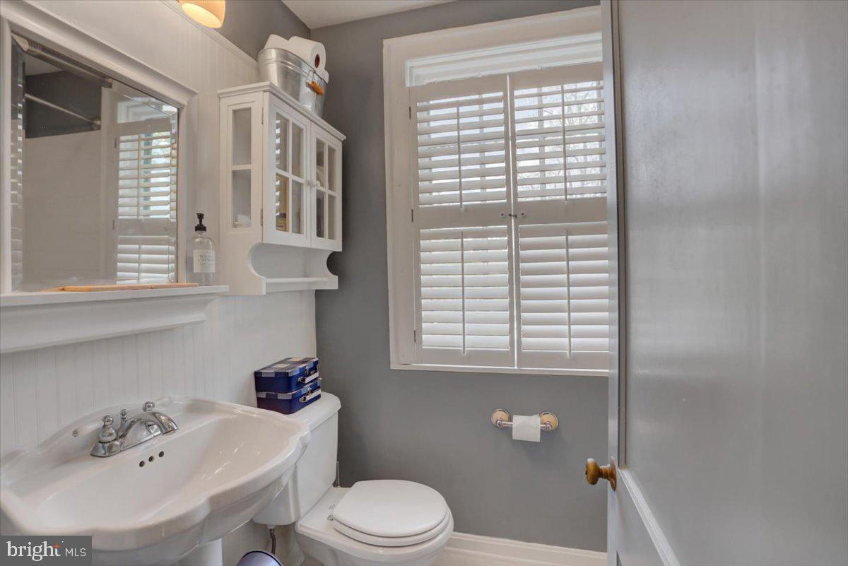 35 Alters Road Carlisle, PA 17015 - Photo 38 of 54 Full Bathroom 2