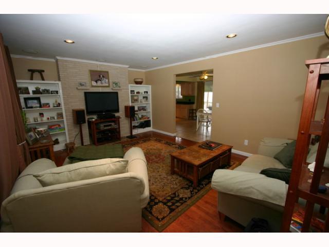 3704 McGuffey Road Columbus, OH 43224 - Photo 3 of 18