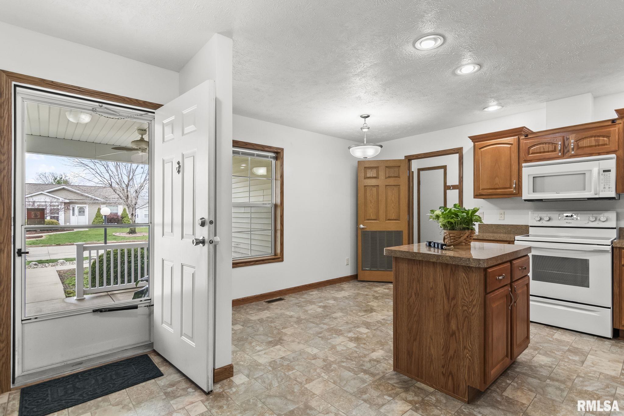 2800 Vía Rosso, Unit 146 Springfield, IL 62703 - Photo 5 of 34