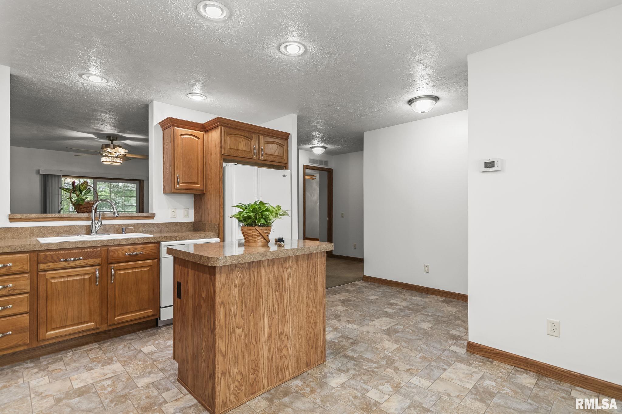 2800 Vía Rosso, Unit 146 Springfield, IL 62703 - Photo 8 of 34