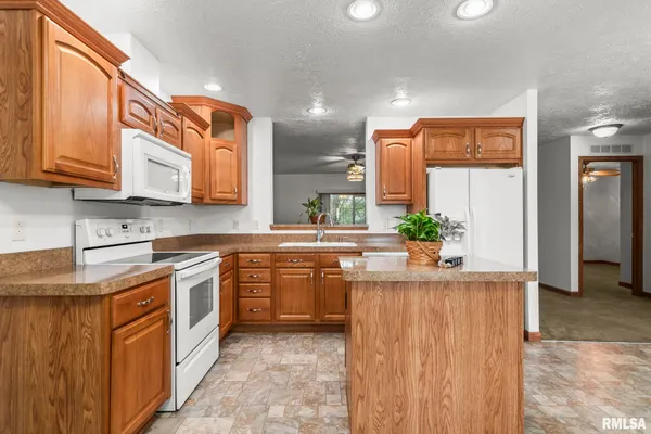 $180,000 | 2800 VÃa Rosso, Unit 146, Springfield, IL 62703