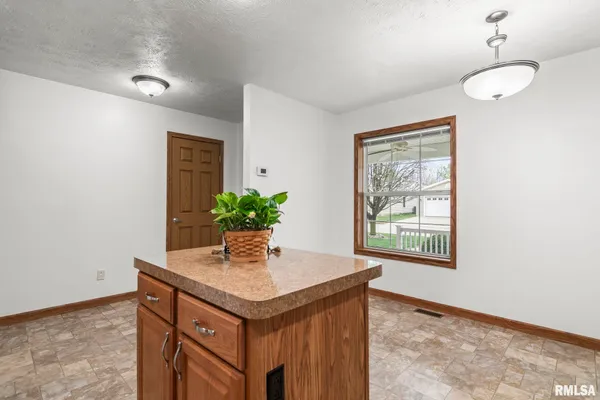 $180,000 | 2800 VÃa Rosso, Unit 146, Springfield, IL 62703