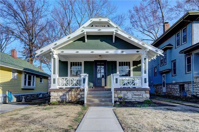 $325,000 | 5433 Tracy Avenue, Kansas City, MO 64110