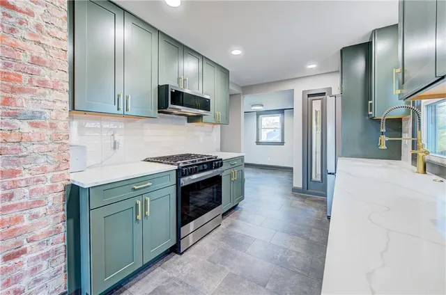 $325,000 | 5433 Tracy Avenue, Kansas City, MO 64110