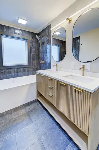 $325,000 | 5433 Tracy Avenue, Kansas City, MO 64110