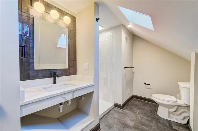 $325,000 | 5433 Tracy Avenue, Kansas City, MO 64110