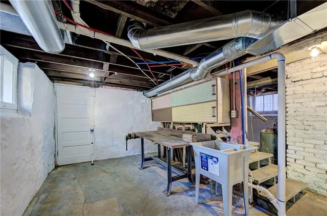 $325,000 | 5433 Tracy Avenue, Kansas City, MO 64110