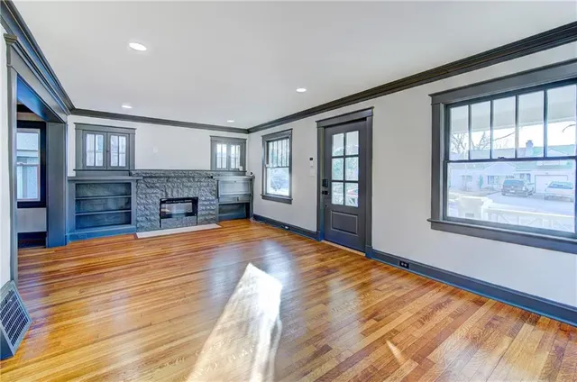 $325,000 | 5433 Tracy Avenue, Kansas City, MO 64110