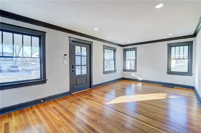 $325,000 | 5433 Tracy Avenue, Kansas City, MO 64110