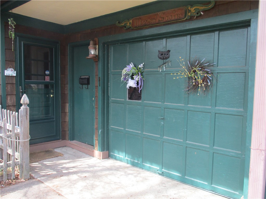 41 Thurman Street Warwick, RI 02888 - Photo 4 of 40