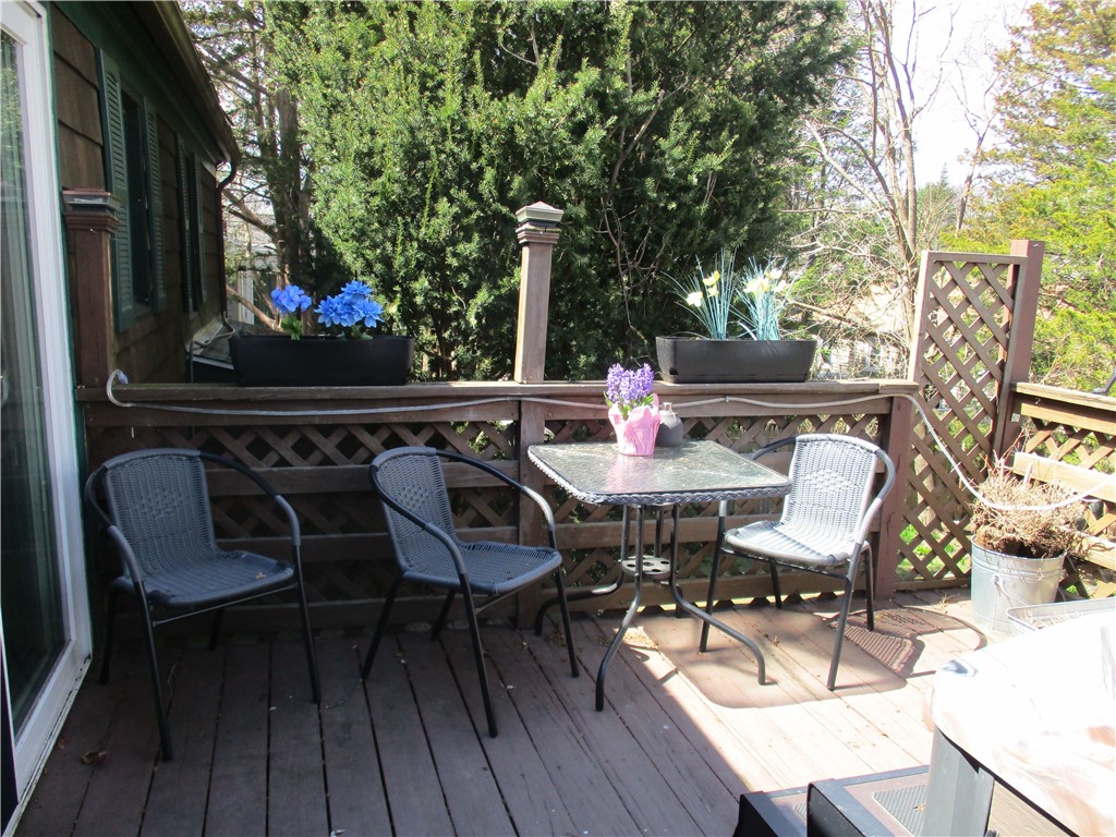41 Thurman Street Warwick, RI 02888 - Photo 7 of 40
