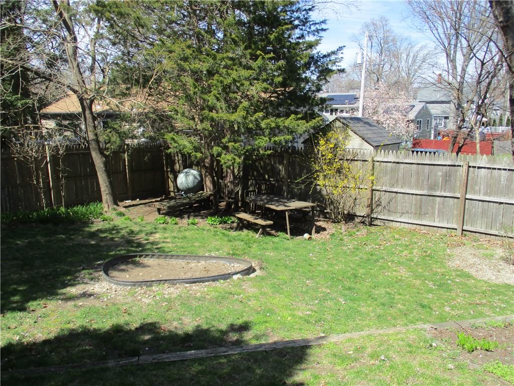 41 Thurman Street Warwick, RI 02888 - Photo 9 of 40
