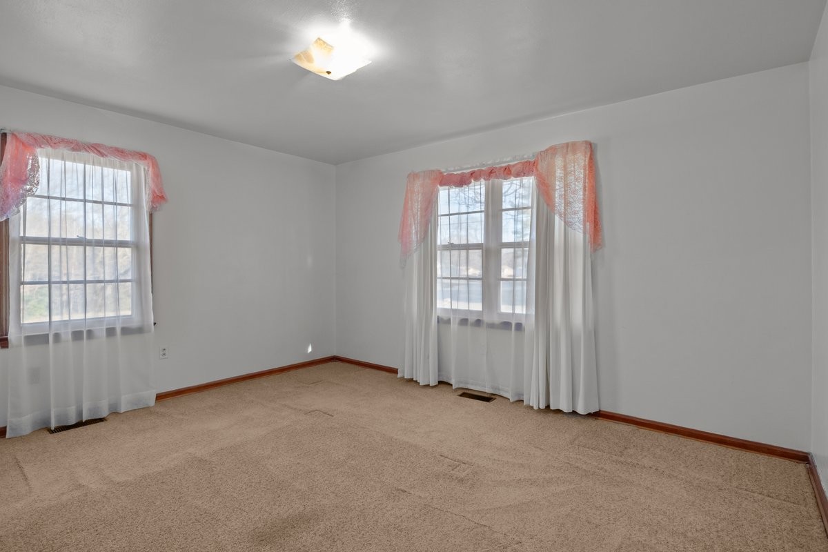2138 River Road Clarksville, TN 37040 - Photo 13 of 27 an empty room with windows
