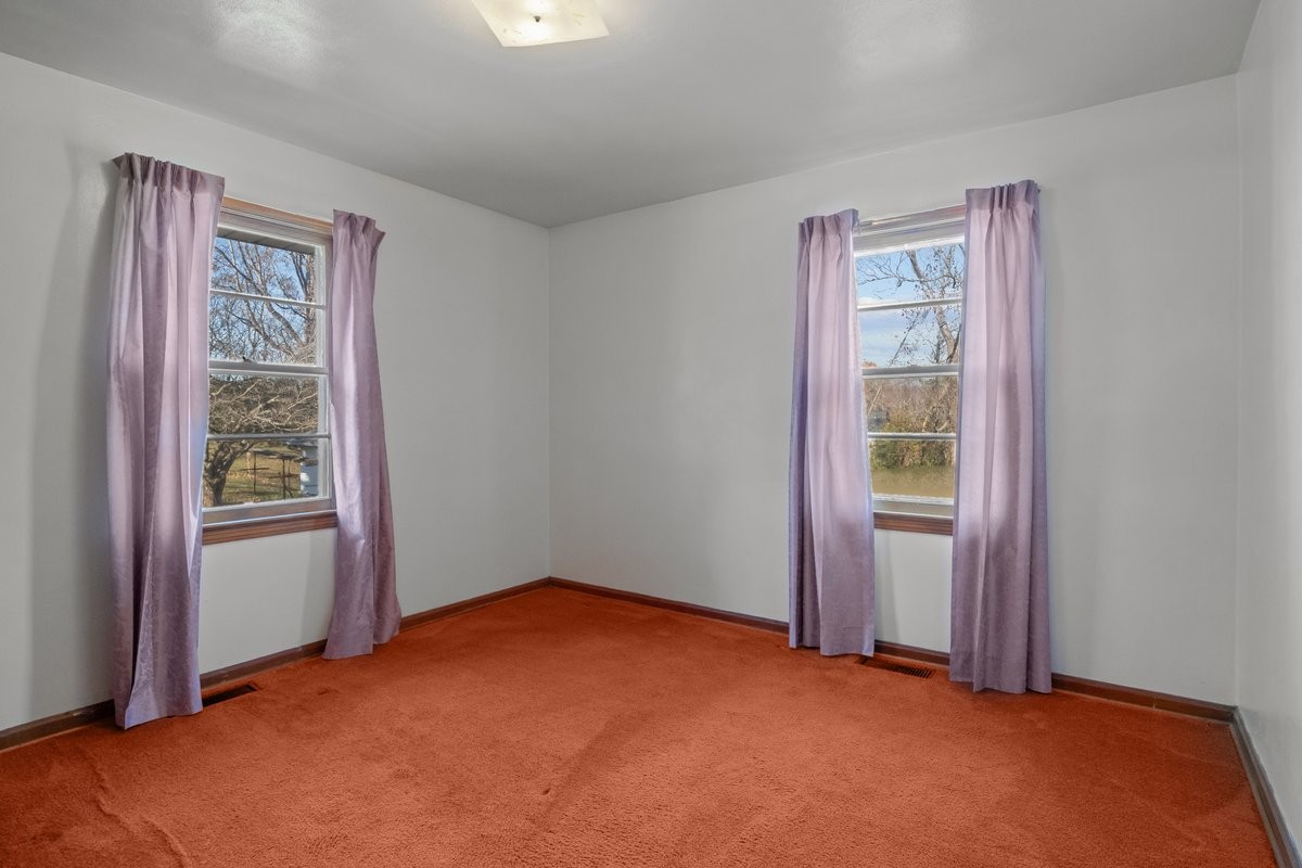2138 River Road Clarksville, TN 37040 - Photo 17 of 27 an empty room with windows