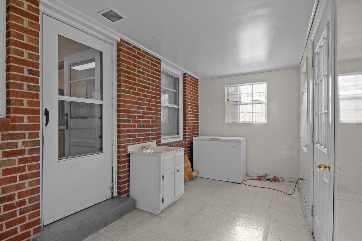 2138 River Road Clarksville, TN 37040 - Photo 20 of 27 a view of a storage & utility room