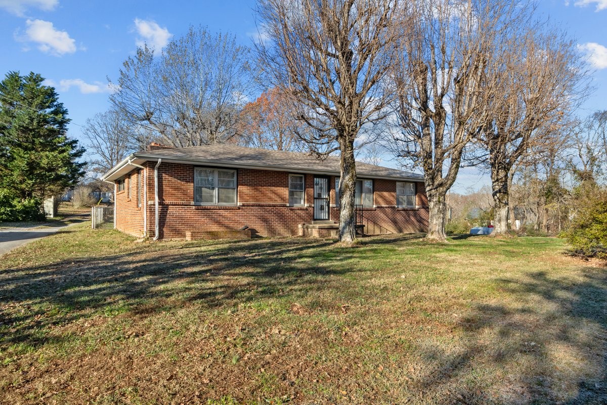 2138 River Road Clarksville, TN 37040 - Photo 27 of 27 a view of a house with backyard