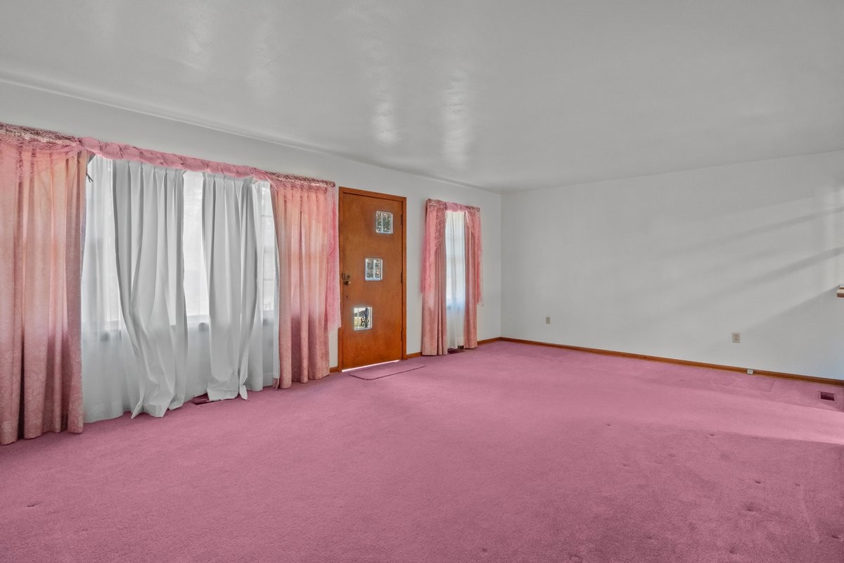 2138 River Road Clarksville, TN 37040 - Photo 3 of 27 an empty room with yard and large window
