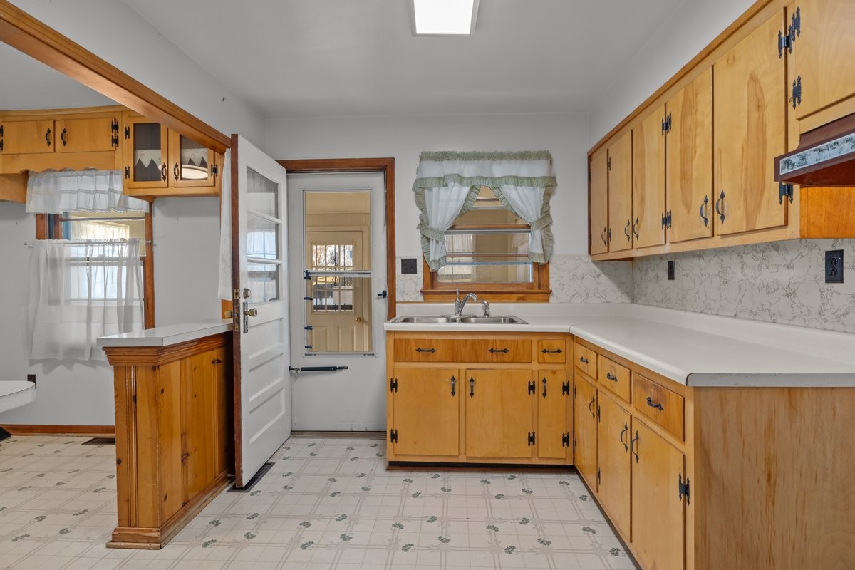 2138 River Road Clarksville, TN 37040 - Photo 6 of 27 a kitchen with stainless steel appliances a stove and a refrigerator