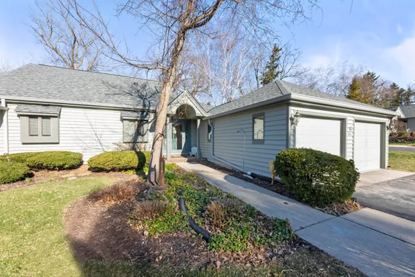 $527,500 | 303 Pine Terrace, Oconomowoc, WI 53066