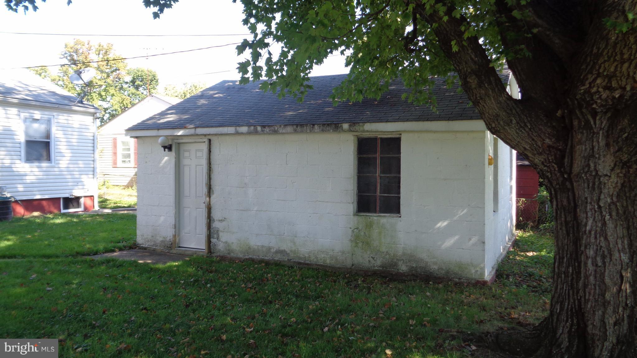 1725 Glen Curtis Road Baltimore, MD 21221 - Photo 18 of 22 Exterior (Rear)