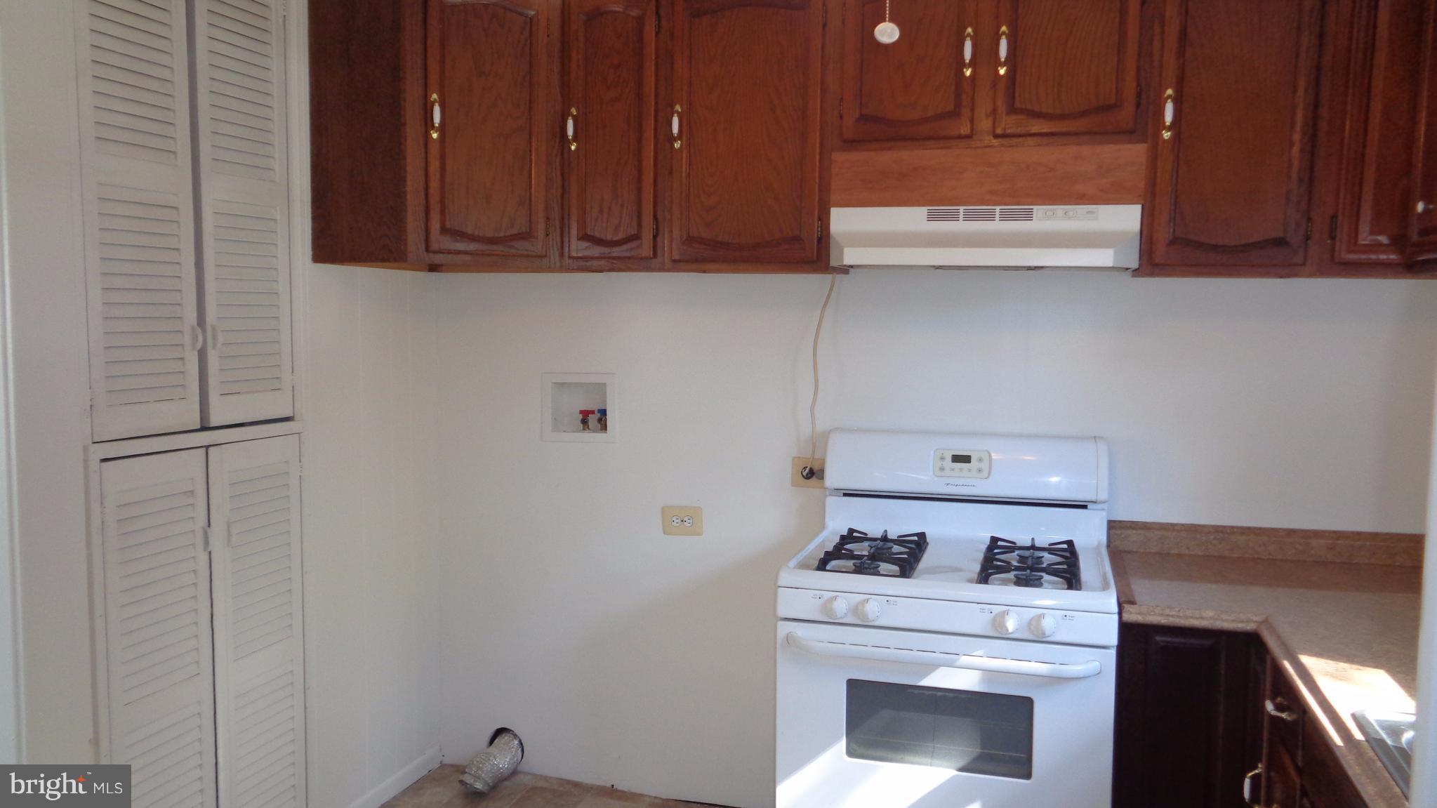 1725 Glen Curtis Road Baltimore, MD 21221 - Photo 5 of 22 Kitchen