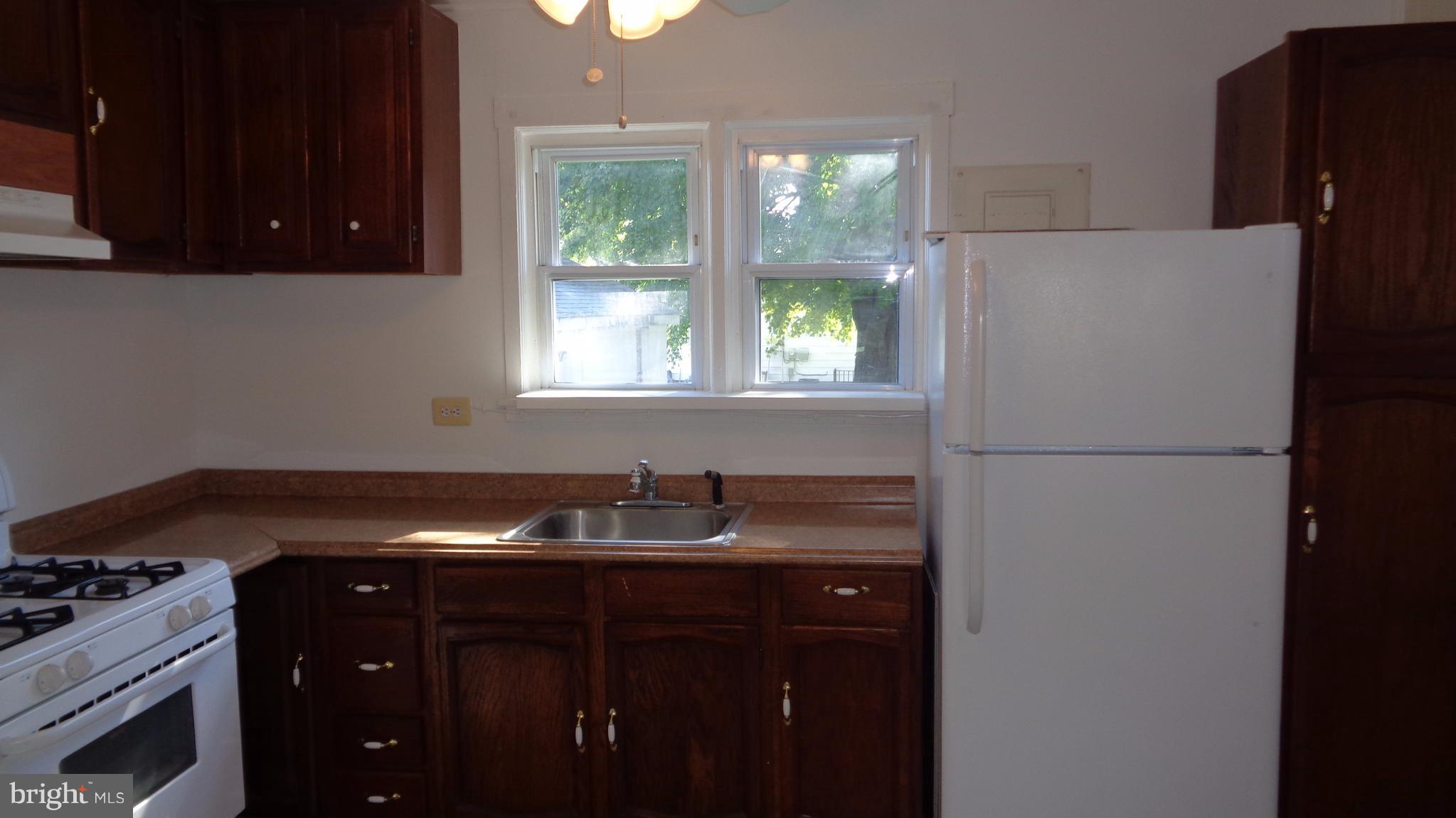 1725 Glen Curtis Road Baltimore, MD 21221 - Photo 6 of 22 Kitchen